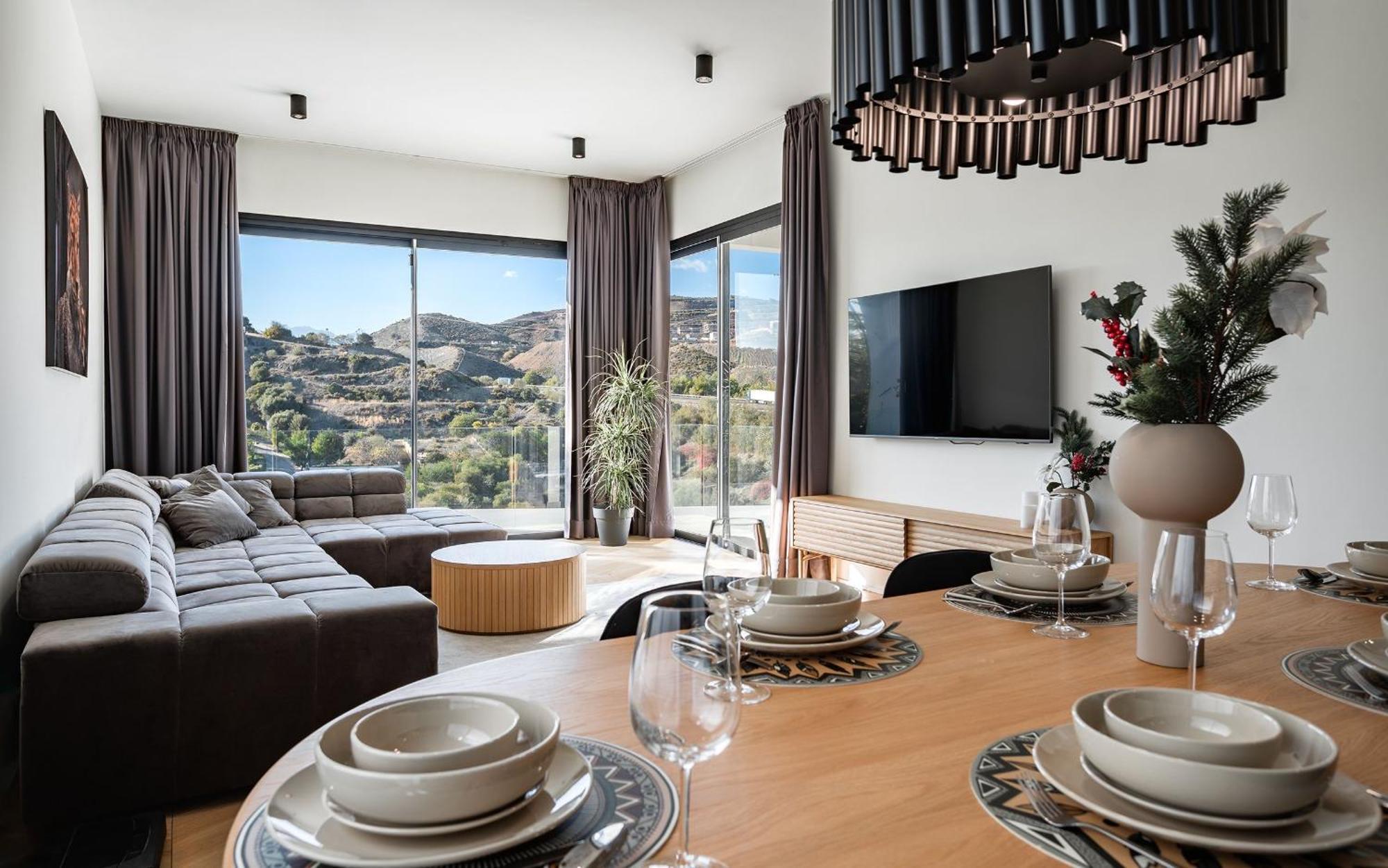 New For Up To 12 People Golf View Villa *
